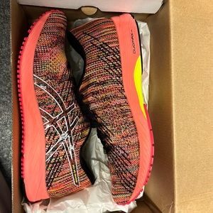 Asics -Gel DS trainer - size 6.5 - never worn